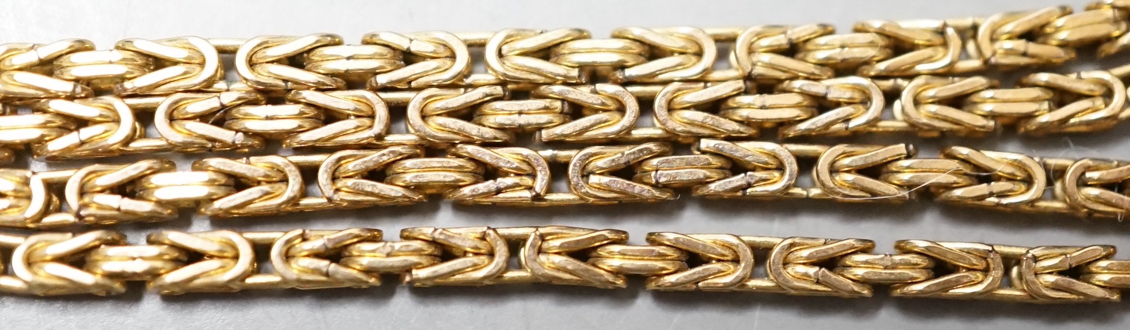 A modern 9ct gold chain, 61cm